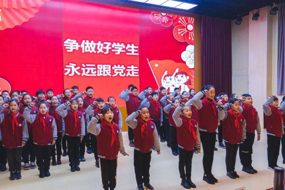 谈谈手机优缺点的英语作文游戏画面